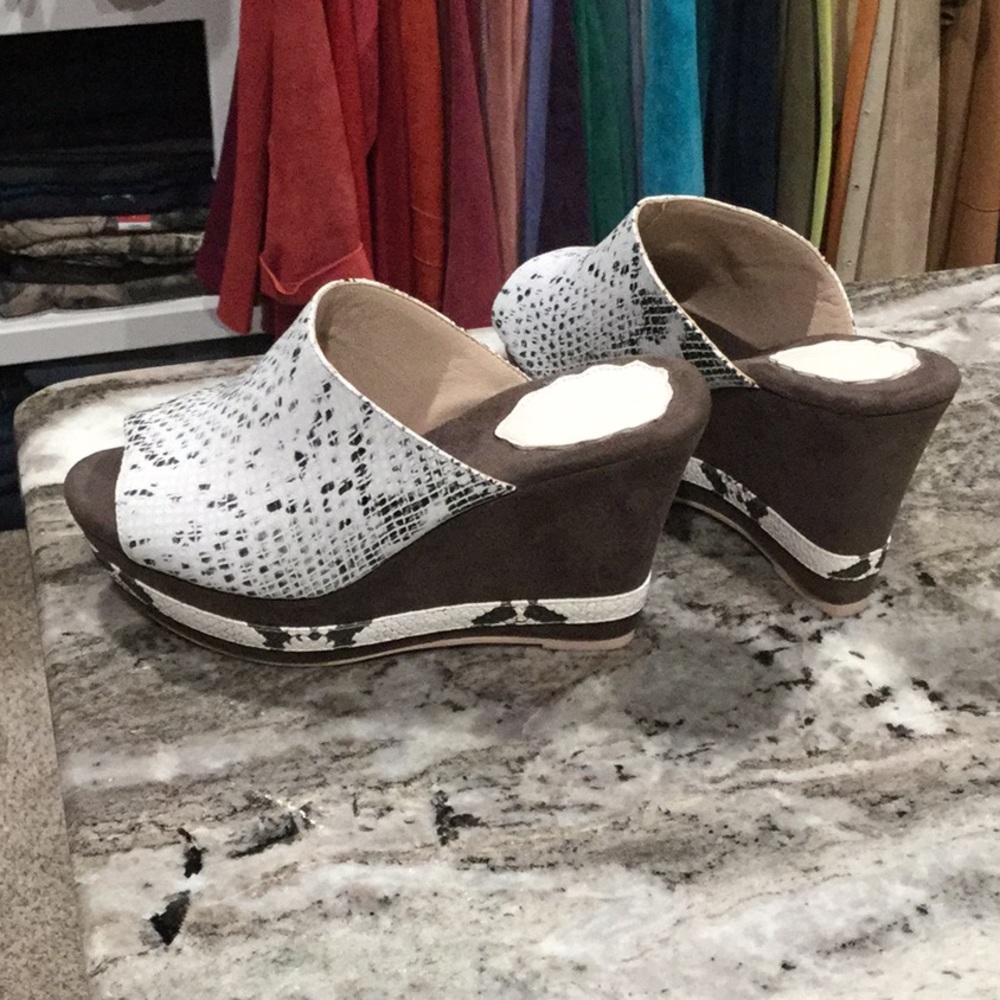 Wedges - brown and off white-peep toe - Picture 2 of 3
